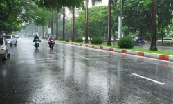 Dự báo thời tiết 13/5: Hà Nội có mưa rào và dông 